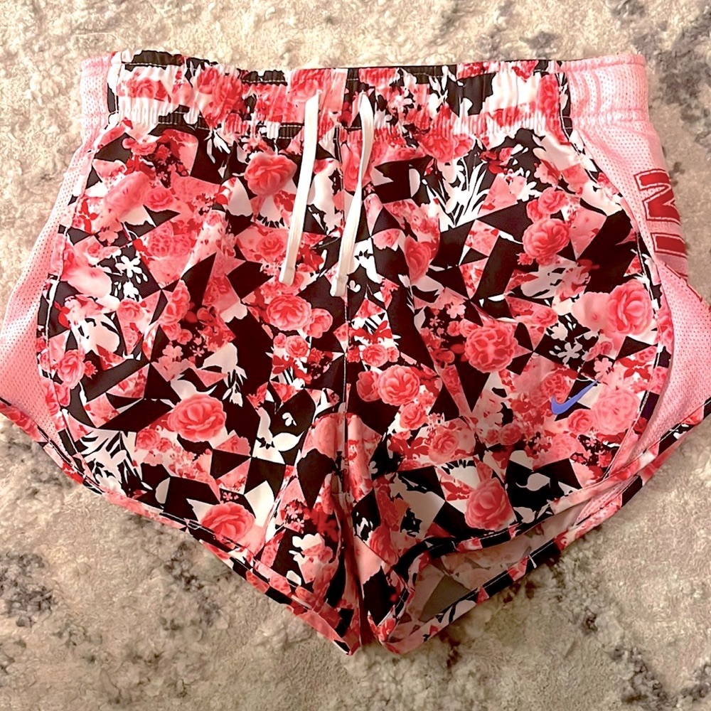 Girls M Nike Shorts
